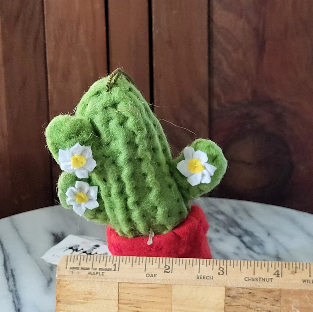 Handcrafted Saguro Cactus Candle - Picture 7 of 15
